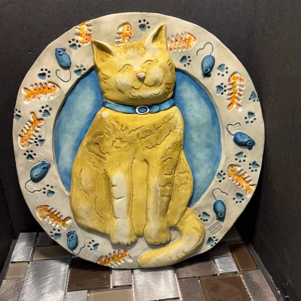 Vintage Evergreen tabby cat pottery plate